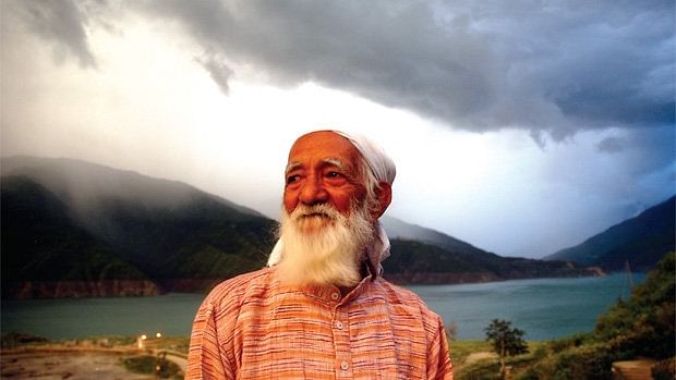 sunderlal bahuguna a teenage freedom fighter who pioneered the chipko movement 