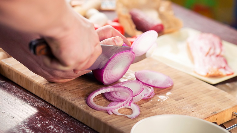 why do onions with incredible health benefits make us cry?