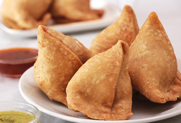 misana’s recipes: bombay samosas ,curried potato pastries, potato wraps with minted yoghurt relish and pea and potato curry.